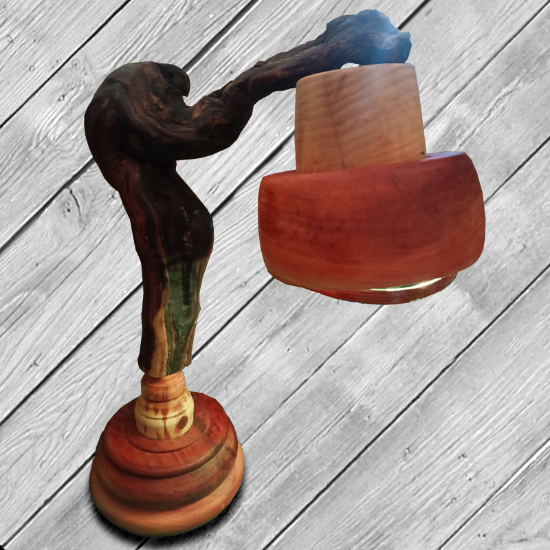 Holz-Tischlampe mit Baumast